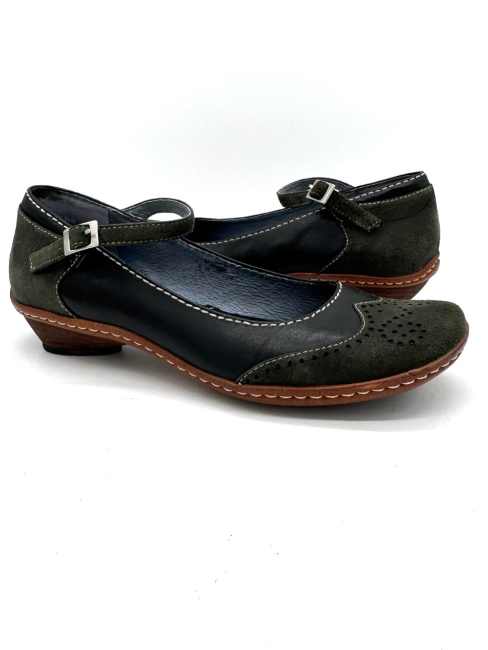 Clarks Indigo Y2K Suede and Leather Mary Jane comfort shoes wingtip square